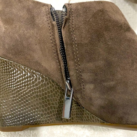 Women’s Clark’s Artisan Brown Leather Zip Ankle Boot Bootie Wedge Heel Shoes 7 M - Picture 6 of 11